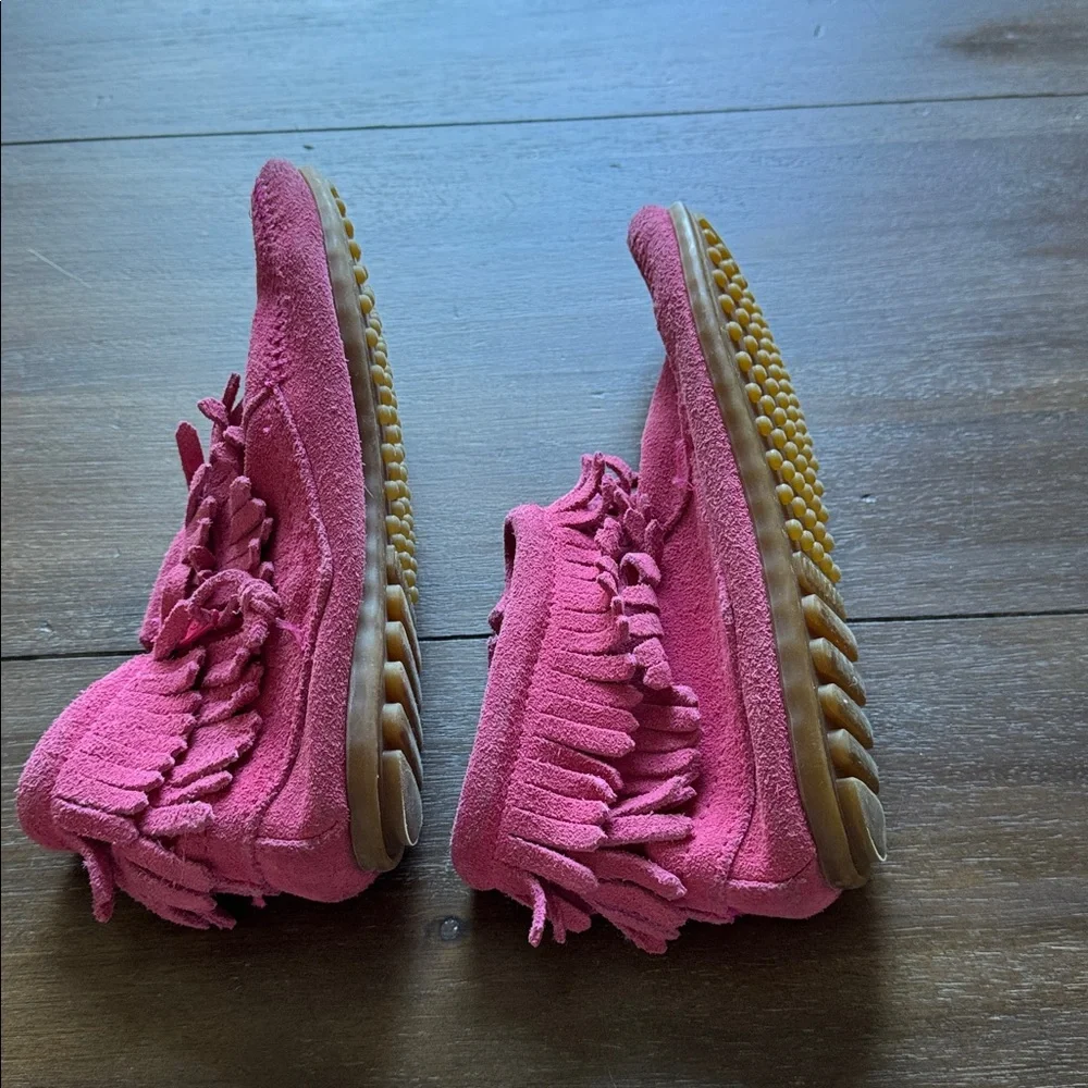Size 3 Minnetonka Double Fringe Side Zip Boot in pink